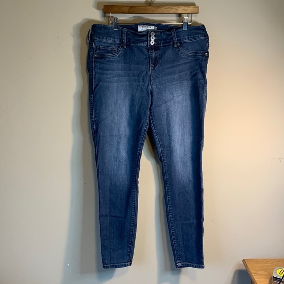 torrid Denim - Torrid Jegging 16R – Medium Wash Skinny Stretch Denim Plus Size Comfort Fit Pant